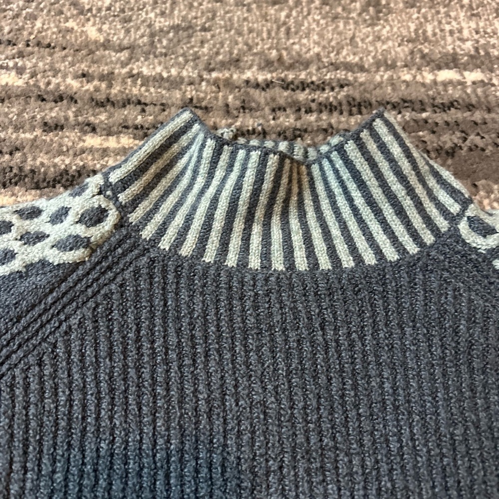 WILD FABLE Mock Neck Cropped Boxy Pull-Over Sweater - Picture 3 of 9